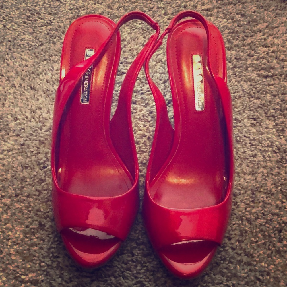 BCBG Carly pumps red - never worn size 8.5